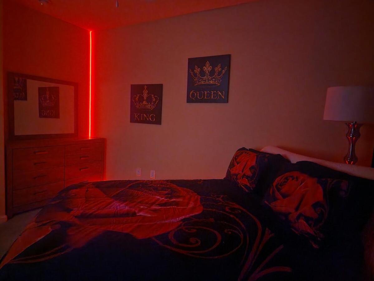 Two Couple Up - Adults Only! Instant Booking Let'S Play Charlotte Eksteriør bilde